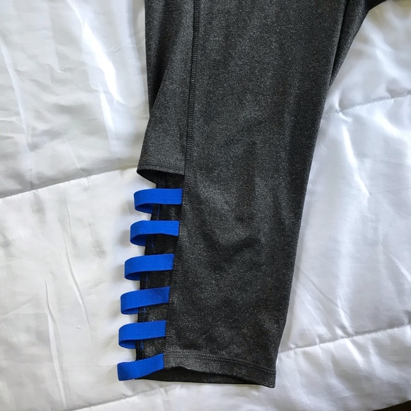 SOLD Livi Active Capri Leggings Gray Cropped - Picture 2 of 5